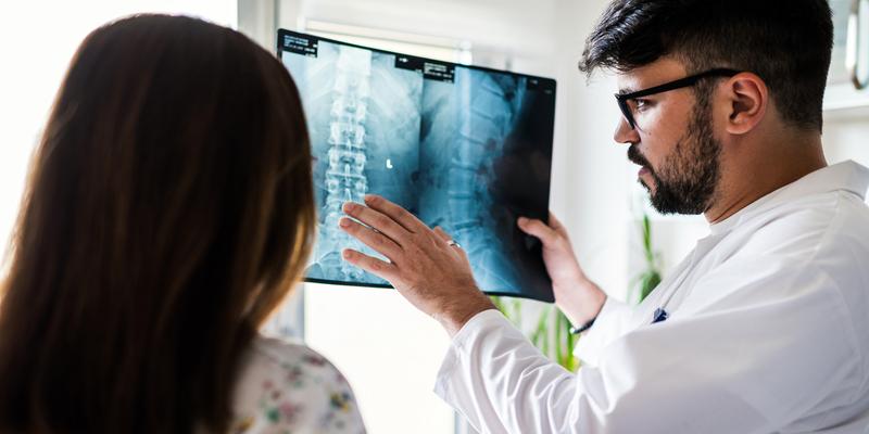 How to Choose the Right Spine Surgeon: Factors to Consider